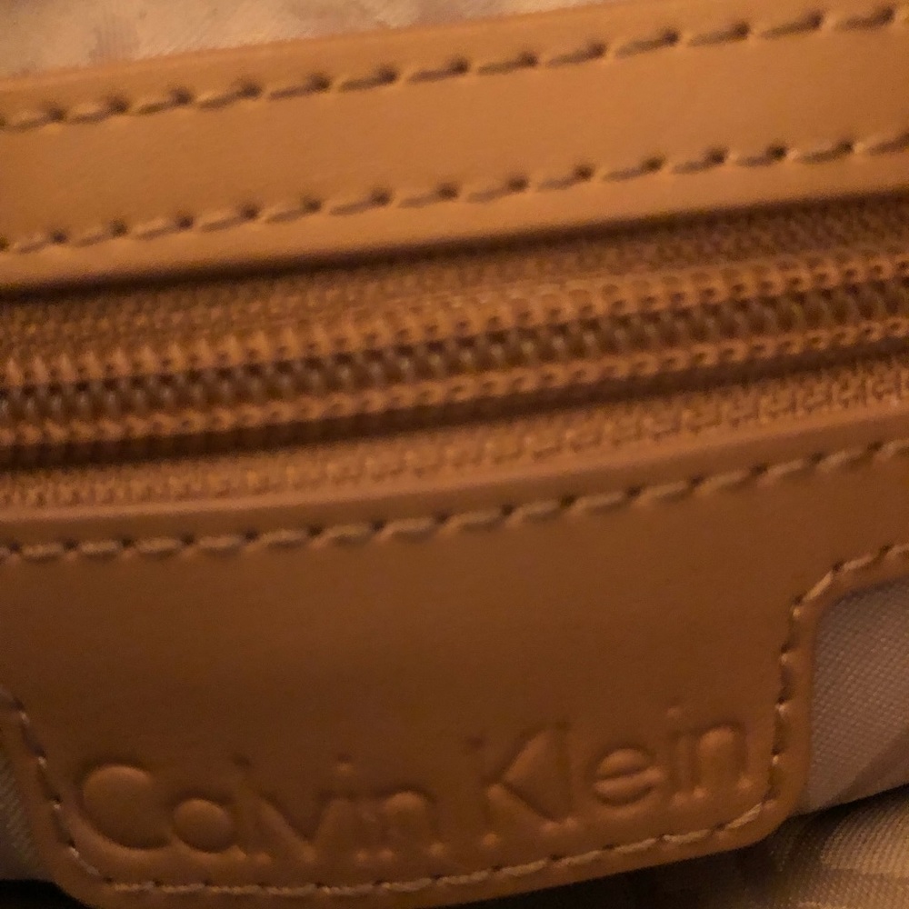 SOLD SOLD CALVIN KLEIN CROSSBODY BAG AS NEW WORN ONCE BARGAIN FOR SOMEONE - Picture 2 of 5